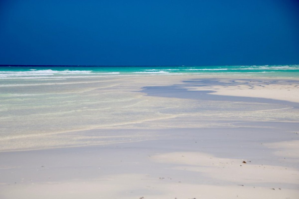 Sandbank e mare turchese a Zanzibar